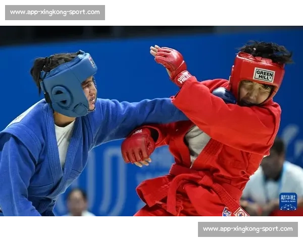 舍身踢两度读秒！苏阿布莱克踢拳首秀震撼 KO 桑阿希提