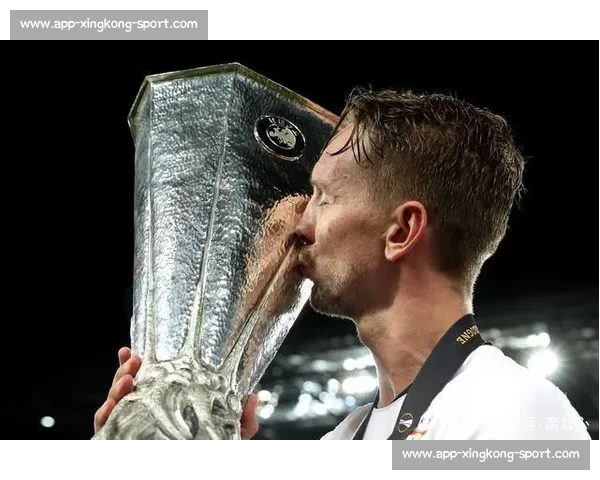 布鲁日 700 万欧签汉堡中场赖斯 荷甲劲旅补强核心