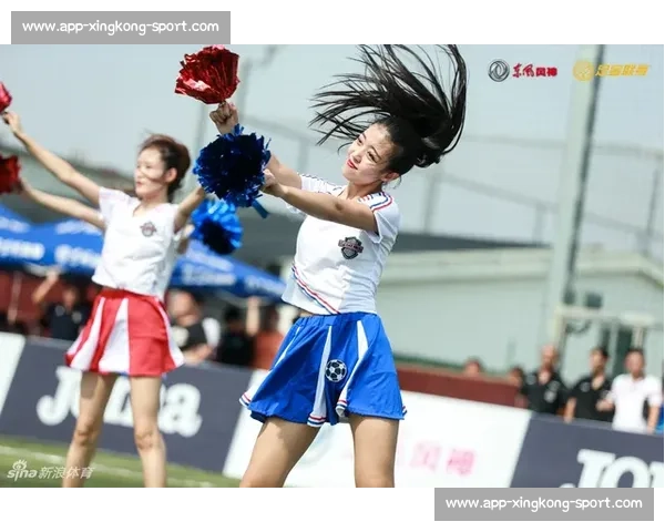 贾玲汪顺网球场燃爆！高马尾短裙造型掀起青春风暴