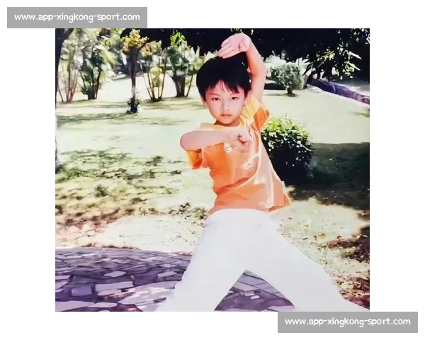 文俊辉巴黎街头武术炫技 中国功夫点燃法式热情