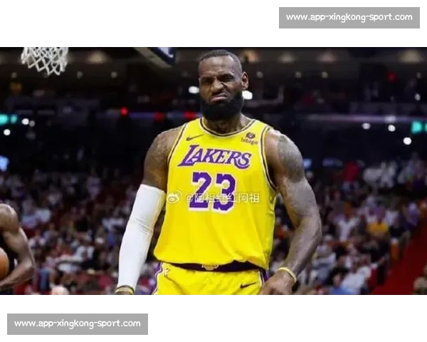 湖人官宣 2 年 1200 万签顶级射手!詹姆斯盛赞:他比库里还准 勇士急了? 湖人官宣 2 年 1200 万签顶级射手!詹姆斯盛赞:他比库里还准 勇士急了?