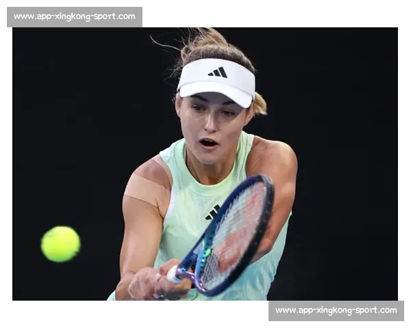 郑钦文决胜盘遭逆转！6-4 扳平仍难敌辛纳科娃